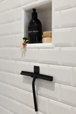 Beslag Design Base - Bruseaftrækker med holder
