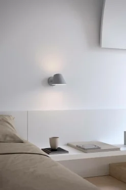 Design For The People Væglampe Stay Kort