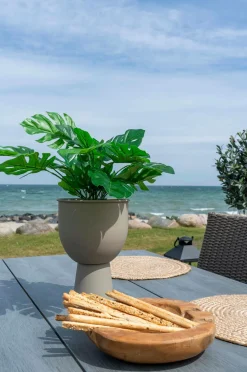 House Nordic Kunstig Monstera. Plante af PE-plast. Ø 40 cm.