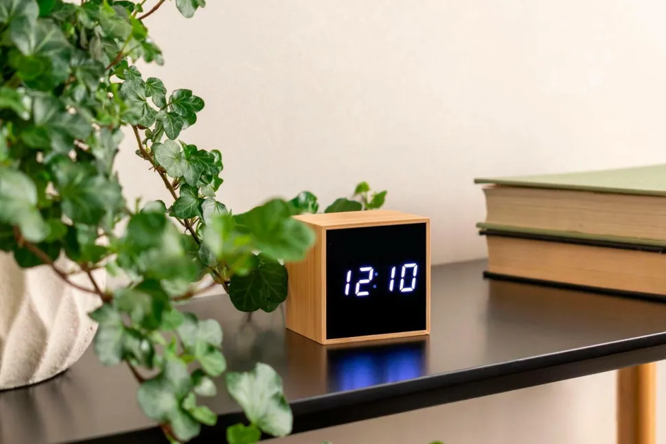 Karlsson Vækkeur Mini Cube Bamboo