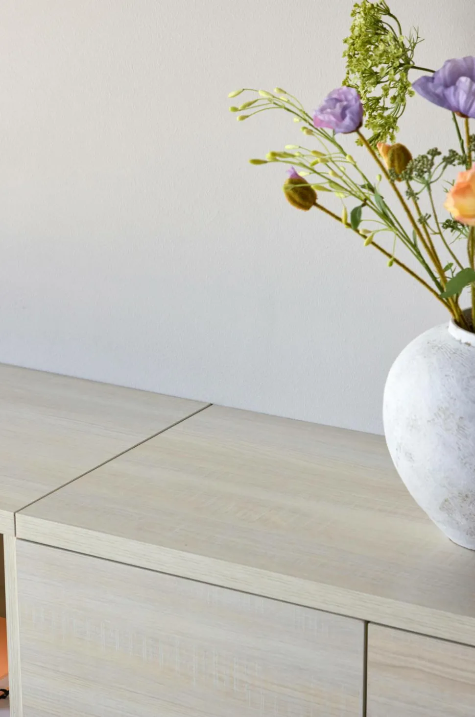 Venture Home Nomi Tv Stander